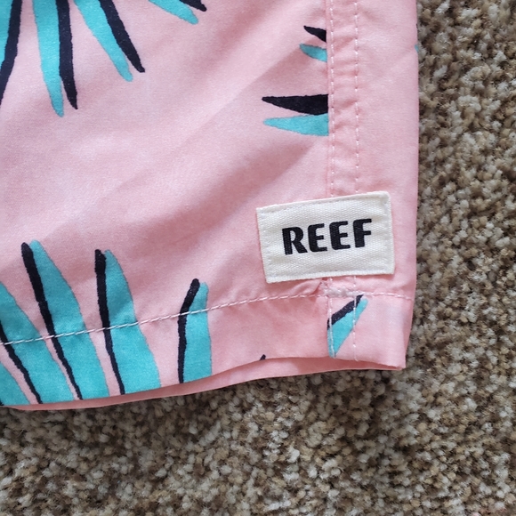 Reef Swim Shorts Men's Extra Large Pink Palm Leaves Surfer Print Pockets Drawstr - Picture 2 of 7